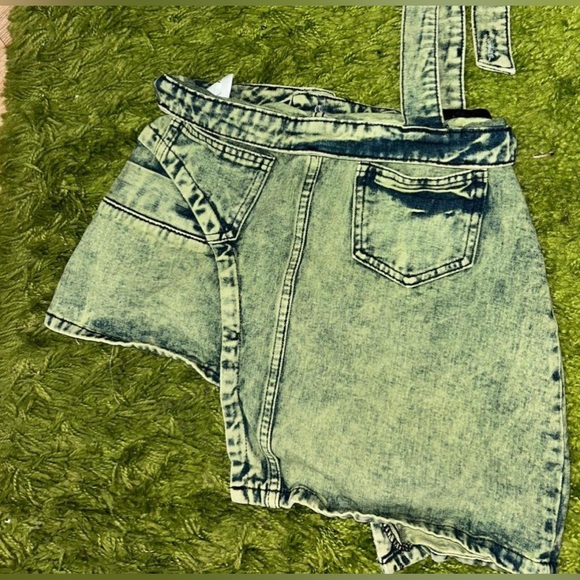 Asymmetrical Skirt - Picture 1 of 2